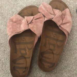 Adorable sandals. Sort of like Birkenstock style.